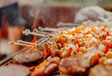 Grillabend im Garten am Abend, Symbolbild