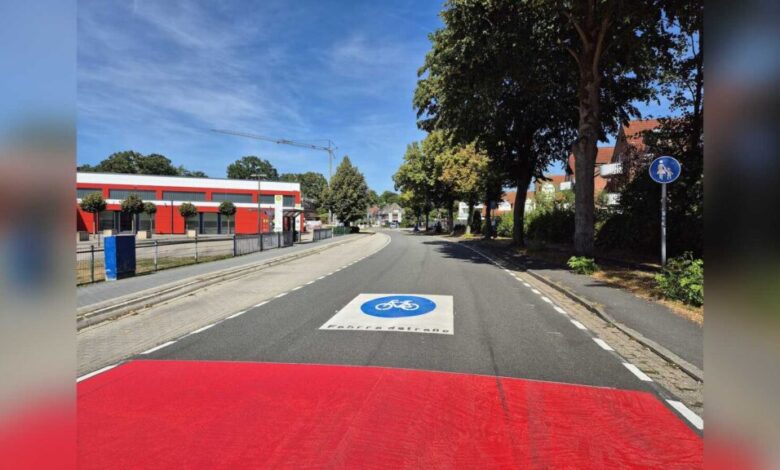 Markierung und Beschilderung der neuen Fahrradstraße Herzog-Arenberg-Straße in Meppen