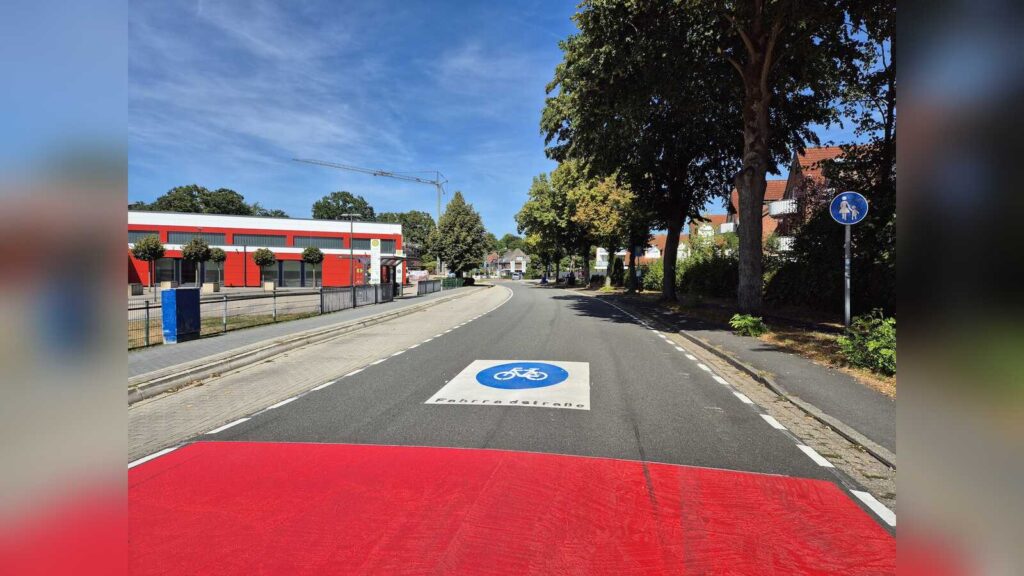 Markierung und Beschilderung der neuen Fahrradstraße Herzog-Arenberg-Straße in Meppen