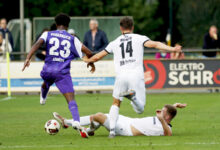 Jan-Luca Ahillen und Jan Wulkotte vom SC Spelle-Venhaus im Testspiel gegen den VfL Osnabrueck