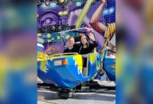 Fahrgeschaefte und Buden auf der Kirmes in Lathen