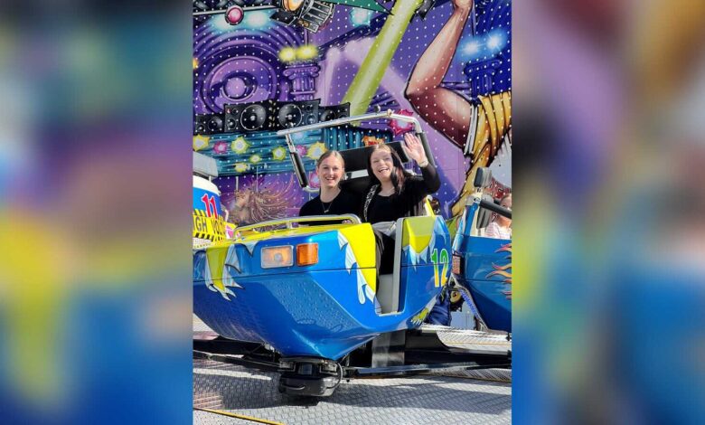 Fahrgeschaefte und Buden auf der Kirmes in Lathen