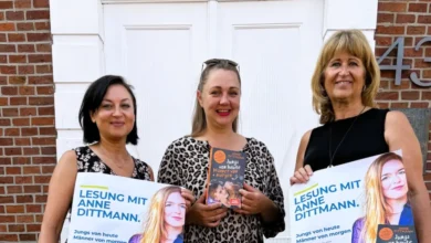 Autorin Anne Dittmann, die im JAM Meppen aus ihrem Buch Jungs von heute, Männer von morgen liest