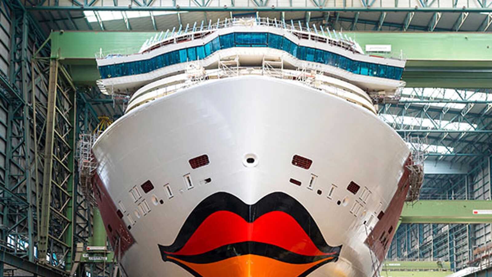 Kreuzfahrtschiff im Bau bei der Meyer Werft in Papenburg