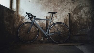 Rennrad mit schmalen Reifen und Rennlenker