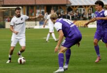 Artem Popov vom SC Spelle-Venhaus am Ball