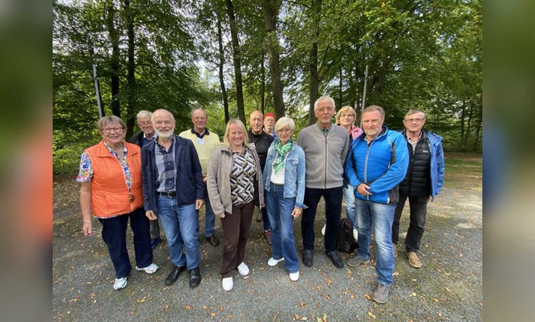 Teilnehmende der ADFC-Kurzschulung für Gästebegleiter an der Baccumer Mühle in Lingen-Baccum