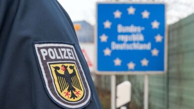 Beamte der Bundespolizei bei einer Grenzkontrolle (Symbolfoto)