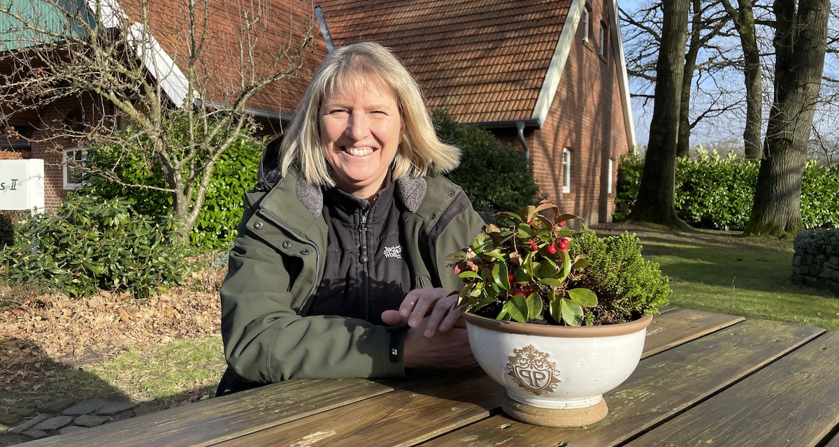 Dr. Silke Hirndorf, Naturparkführerin und Pilzcoach, leitet die Pilzwanderung der VHS Meppen am Kossehof