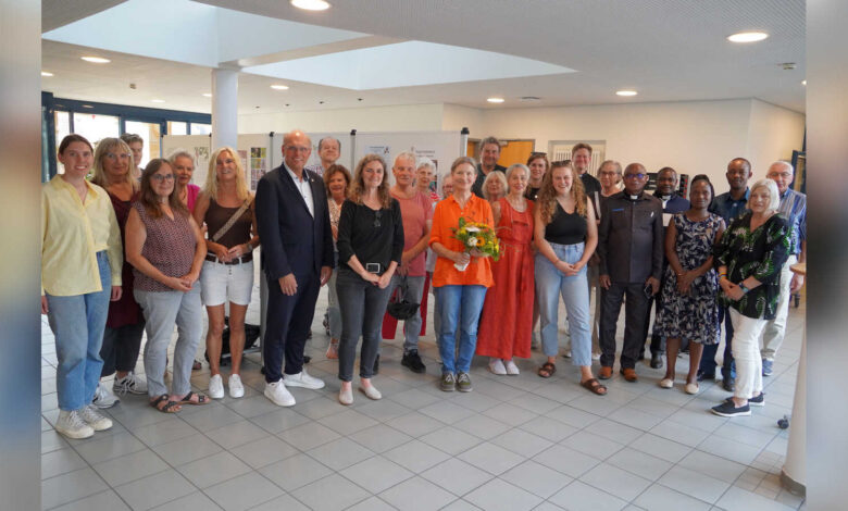 Eröffnung der Ausstellung BEES im Foyer des Neuen Rathauses in Lingen mit Bürgermeister Stefan Heskamp und Projektbeteiligten