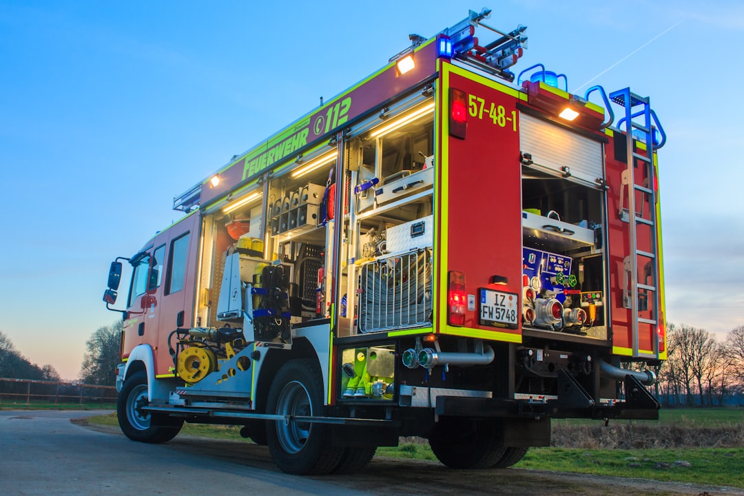 Feuerwehrfahrzeug im Einsatz (Symbolbild)