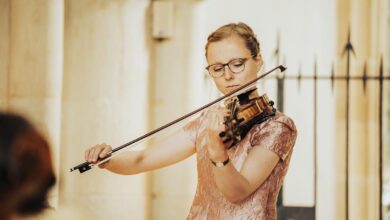 Geigerin Franziska Brinkmann mit Violine