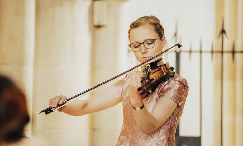 Geigerin Franziska Brinkmann mit Violine