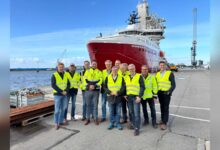 Hafenumschlag von Komponenten für die Energiewende am Nordkai in Emden bei epas