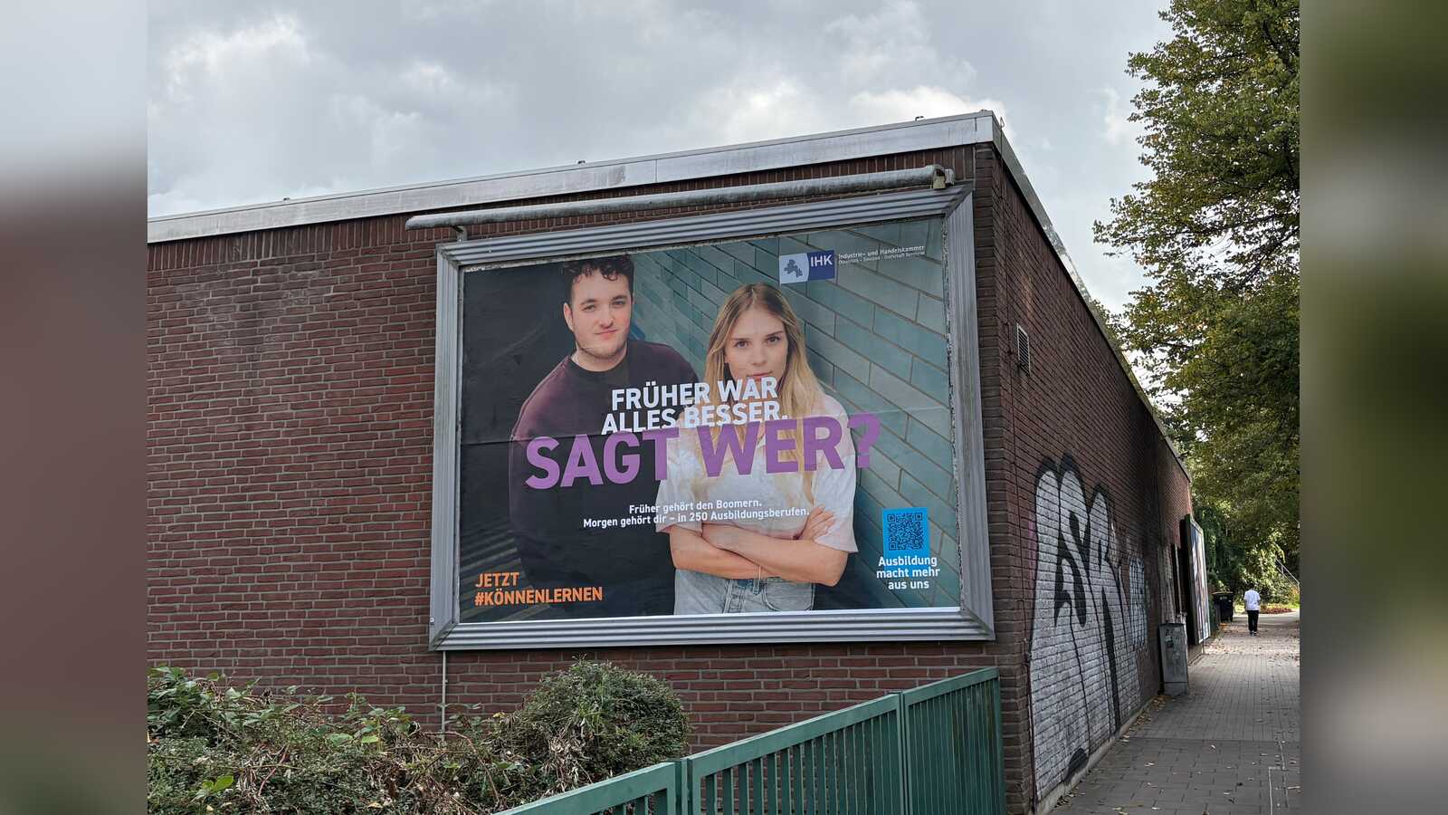 Plakat der IHK-Kampagne Jetzt Könnenlernen mit Azubi-Motiv