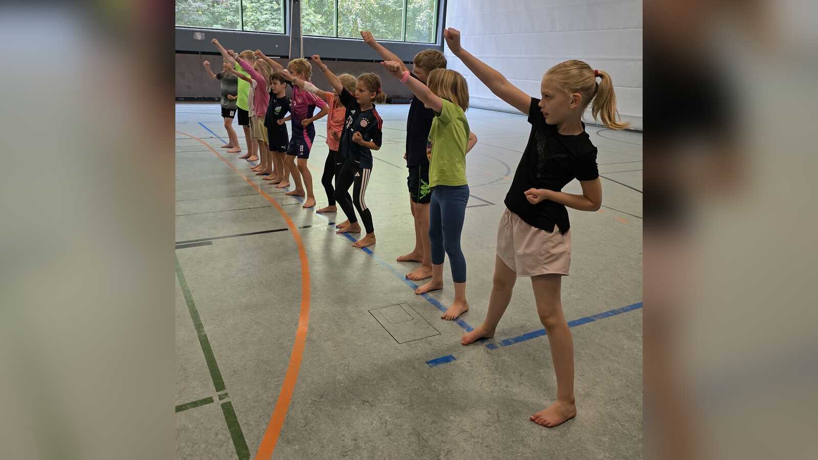 Kinder beim Karateverein im Rahmen des Nordhorner Ferienpassprogramms