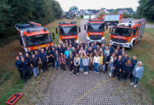 Mitglieder des Katastrophenschutzstabes Grafschaft Bentheim informieren sich bei der Feuerwehrtechnischen Zentrale in Nordhorn über Einsatzmittel der Kreisfeuerwehr