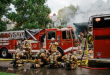 Symbolbild: Einsatzkräfte der Feuerwehr bei einer Übung