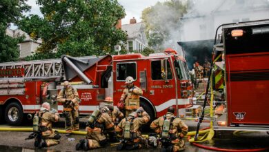 Symbolbild: Einsatzkräfte der Feuerwehr bei einer Übung
