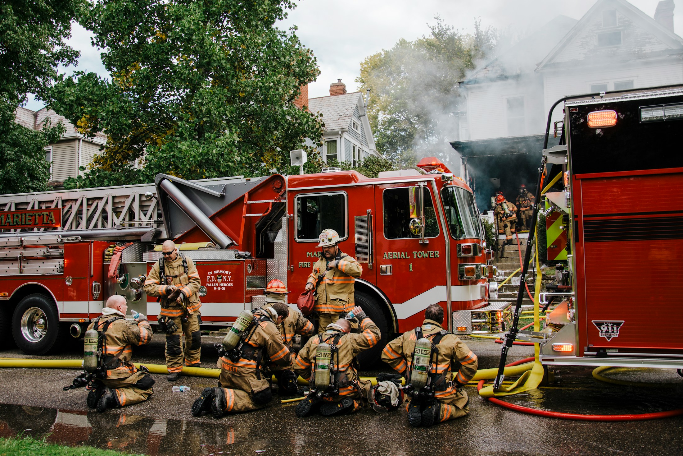 Symbolbild: Einsatzkräfte der Feuerwehr bei einer Übung