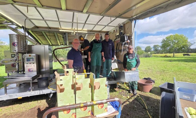 Die mobile Saftpresse des Sozialen Ökohofs St. Josef in Papenburg