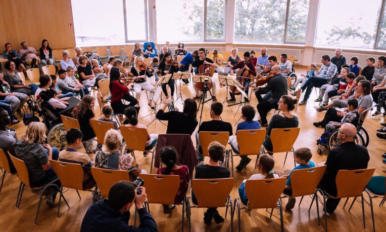 Junge Musikerinnen und Musiker von Musethica spielen Kammermusik