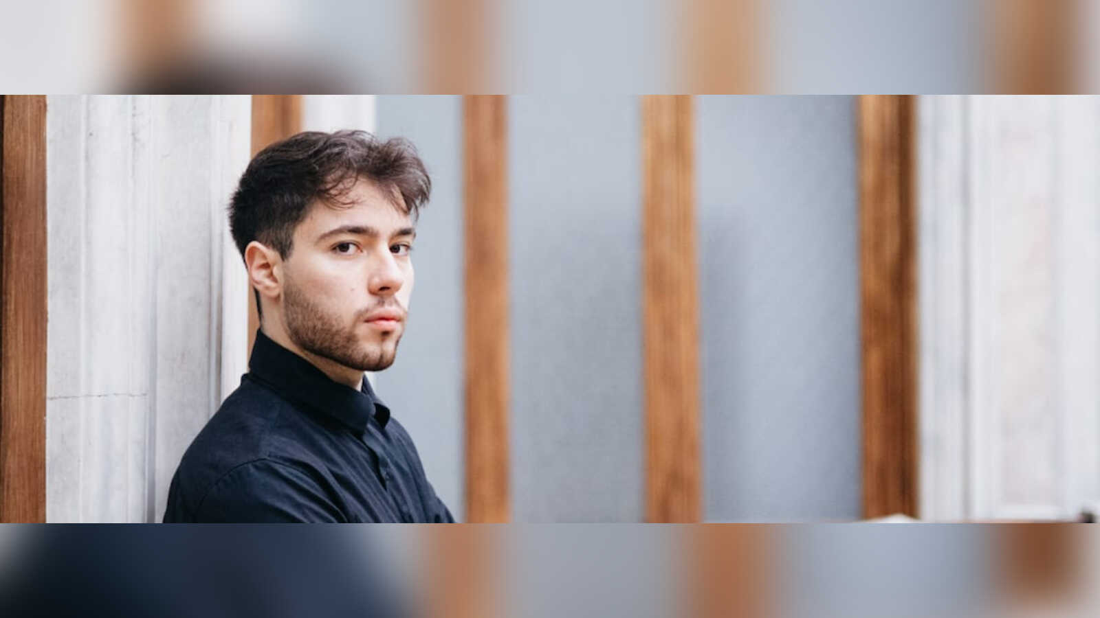 Der Pianist Francesco Navelli am Klavier