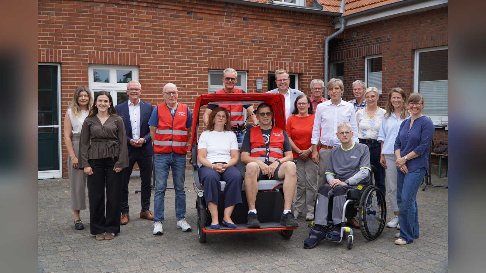 Initiator Reinhard Eilers und Unterstützer der Rikscha-Initiative Schüttorf