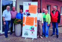 Orga-Team des Rikscha-Projektes der Kolpingsfamilie Salzbergen vor dem Haus St. Josef