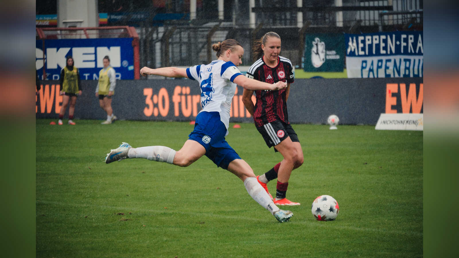Spielerinnen des SV Meppen im Einsatz