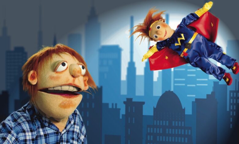 Große Puppenfiguren aus dem Stück Super-Willi setzt sich ein vom Figurentheater Die Roten Finger