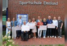 Der Vorstand der Sporthilfe Emsland gratuliert den erfolgreichsten Losverkäufern der Emsland-Sport-Tombola