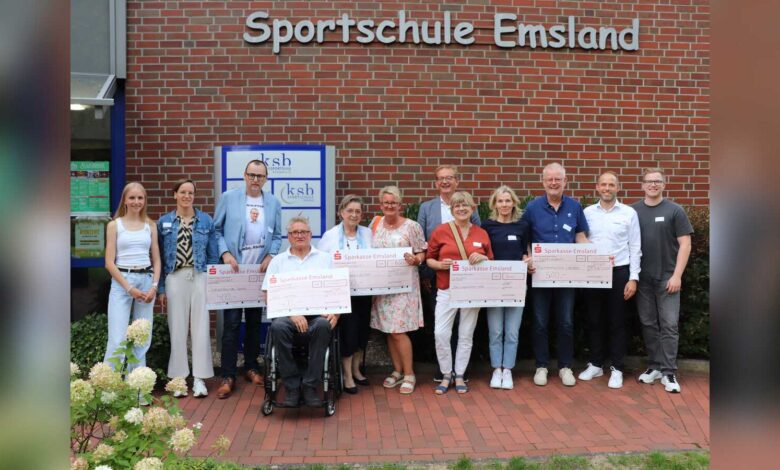 Der Vorstand der Sporthilfe Emsland gratuliert den erfolgreichsten Losverkäufern der Emsland-Sport-Tombola