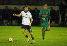 Artem Popov (links) vom SC Spelle-Venhaus im Oberligaspiel gegen Vorwärts Nordhorn