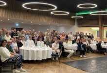 Inhaberinnen und Inhaber der Ehrenamtskarte beim Empfang des Landkreises Emsland im Saal Kamp in Meppen
