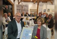 Landrat Uwe Fietzek überreicht den Grafschafter Tourismuspreis 2026 an den Verein Burgi aus Bad Bentheim