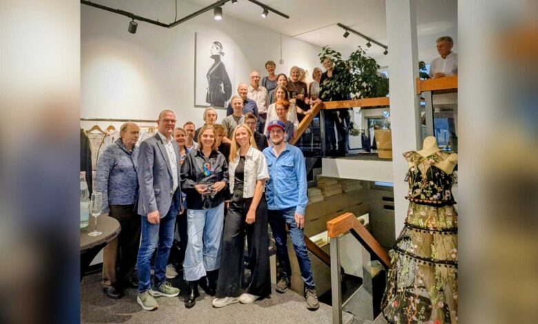 Übergabe des Gründungspreises Nordhorn gründet an Birthe Kleine Beerink in ihrem Geschäft