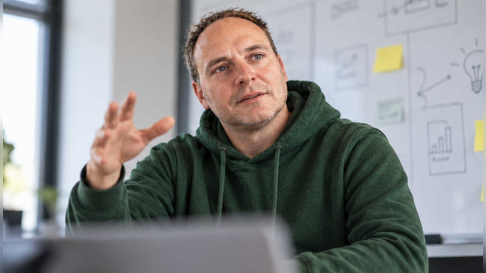 Jörg Maire von Digitale Realität aus Freren im Gespräch über KI-Telefonassistenten