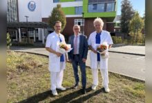 Nils Brümleve und Dr. Berthold Ibershoff, die neuen Chefärzte der Klinik für Geriatrie und Neurogeriatrie der EUREGIO-KLINIK in Nordhorn