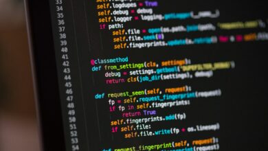 Bildschirm mit farbig hervorgehobenem Programmcode