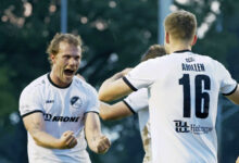 Moritz Pauli und Jan-Luca Ahillen vom SC Spelle-Venhaus jubeln