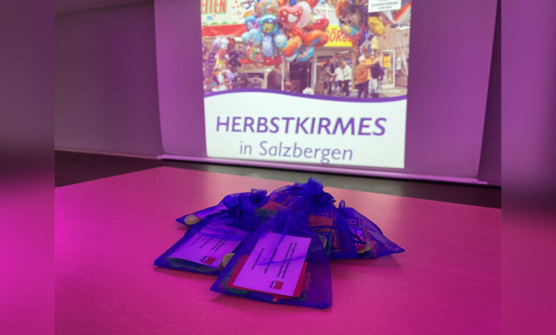 Fahrgeschäfte auf der Salzbergener Herbstkirmes im Ortskern