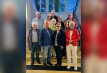 Gruppenfoto des Nordhorner Seniorenbeirats, vorne der neue Vorstand mit Monika Fangmeyer, Hans Schneider und Andrea Rackebrandt