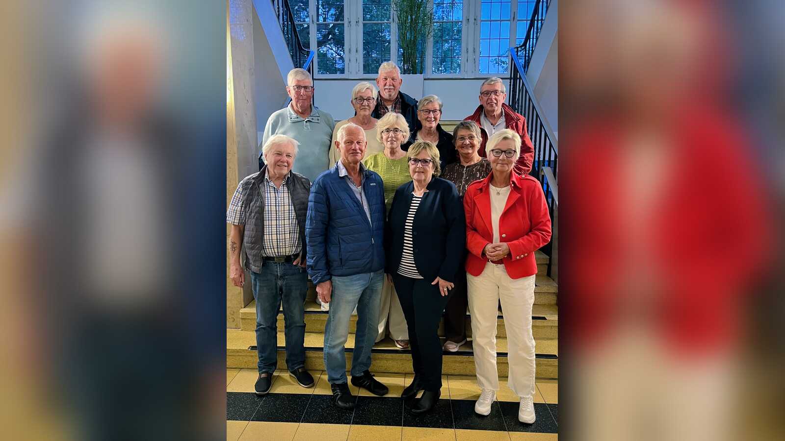 Gruppenfoto des Nordhorner Seniorenbeirats, vorne der neue Vorstand mit Monika Fangmeyer, Hans Schneider und Andrea Rackebrandt