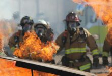 Feuerwehrleute bei einer Übung, Symbolbild Katastrophenschutzübung