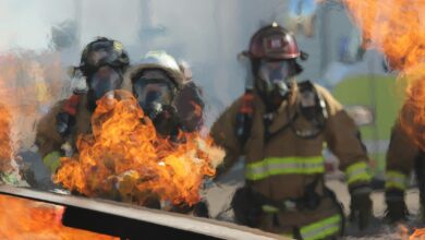 Feuerwehrleute bei einer Übung, Symbolbild Katastrophenschutzübung