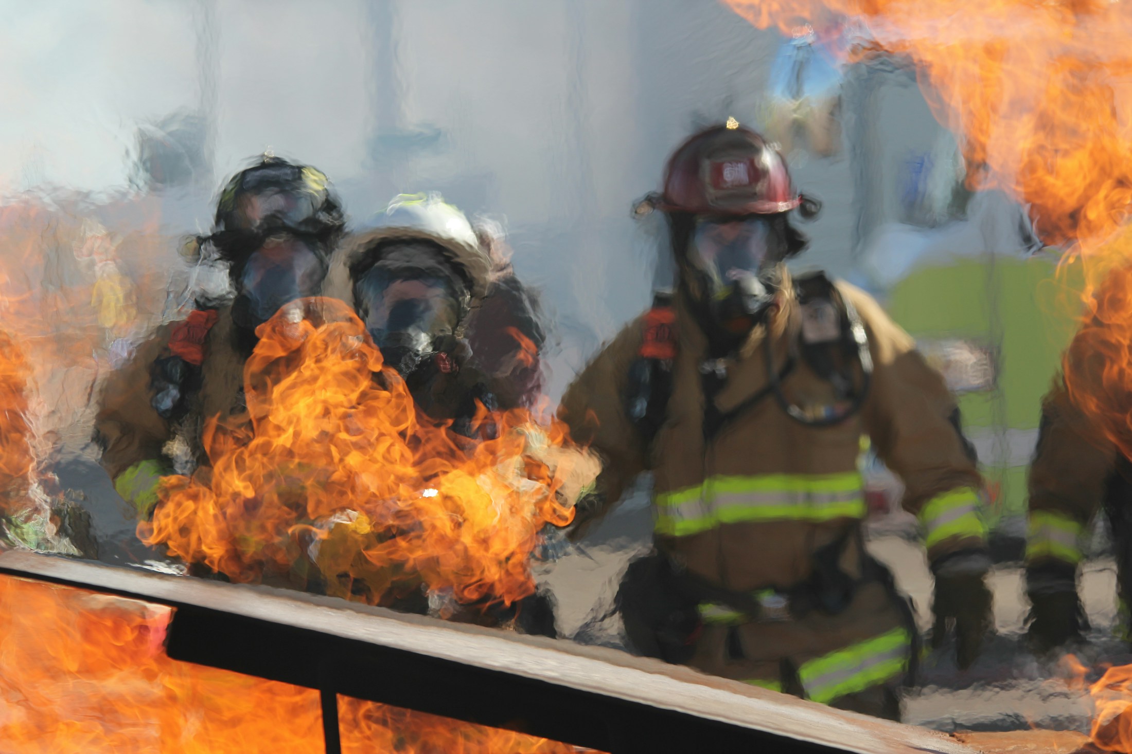 Feuerwehrleute bei einer Übung, Symbolbild Katastrophenschutzübung