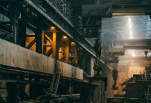 Blick in eine Halle der Schwerindustrie