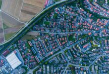 Luftbild einer Wohnsiedlung mit Einfamilienhäusern