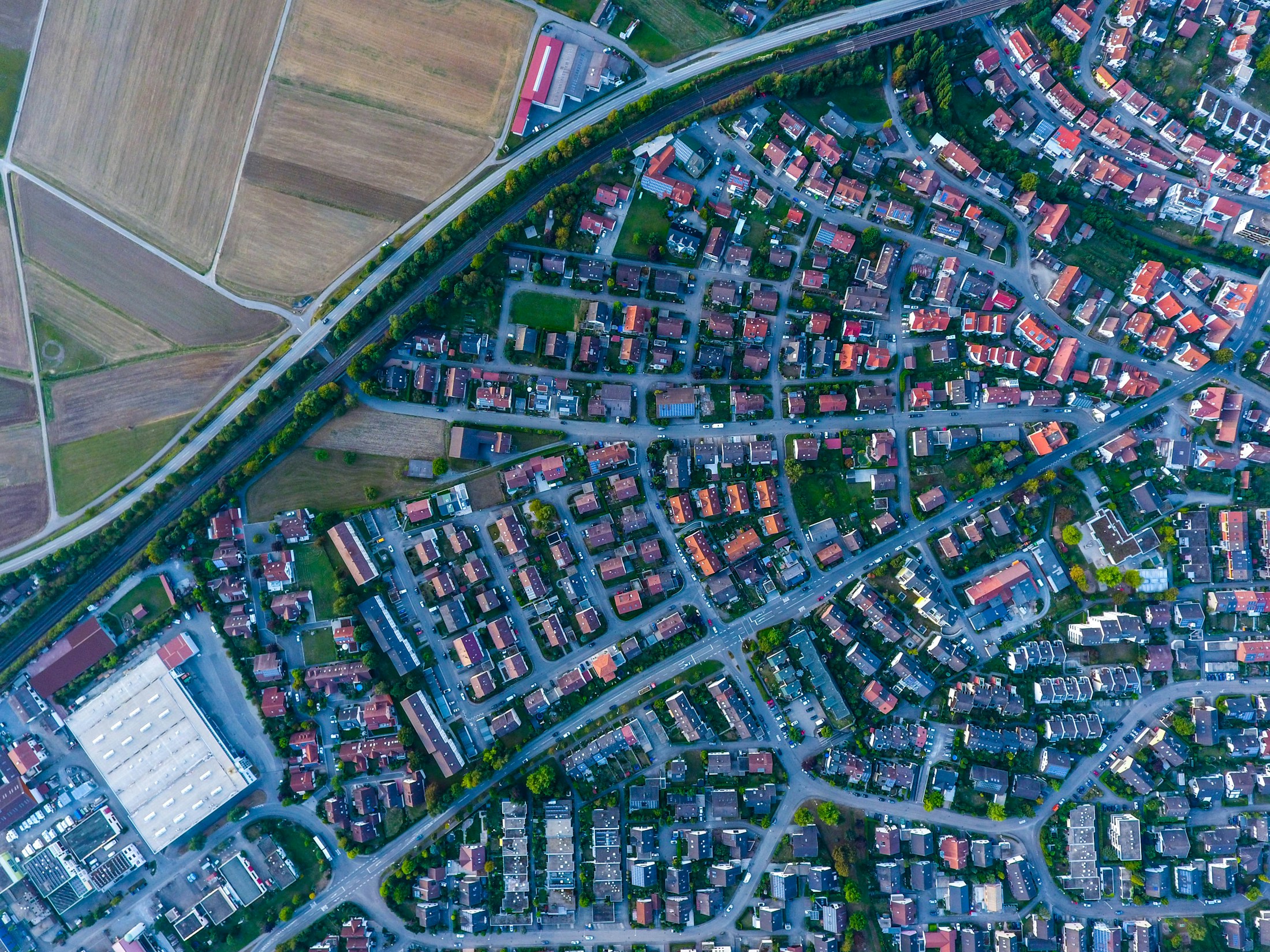 Luftbild einer Wohnsiedlung mit Einfamilienhäusern